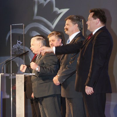 Premier J. Kaczyński w otoczeniu parlamentarzystów z woj. podlaskiego