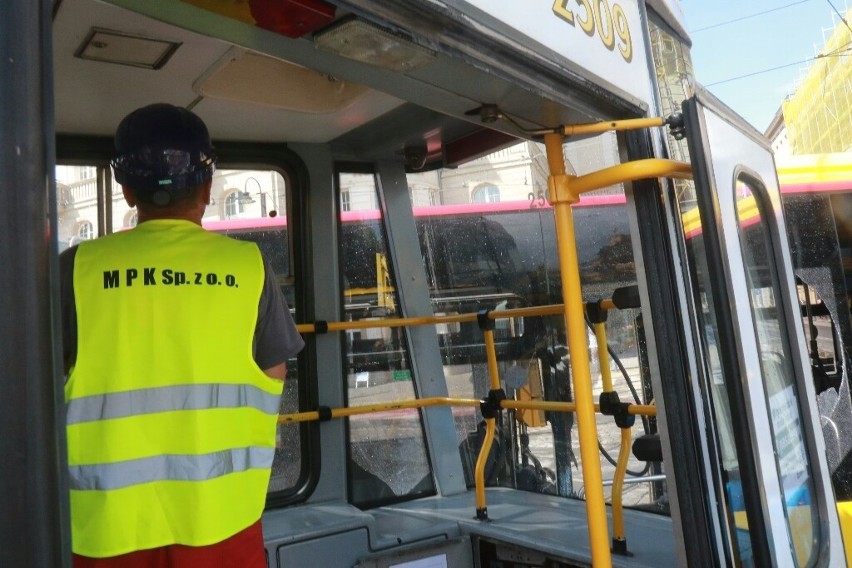 Wypadek autobusu MPK i tramwaju przy Dworcu Głównym (ZDJĘCIA)