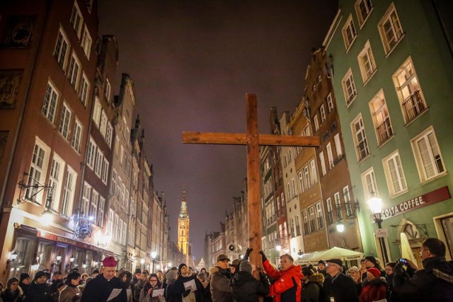 Wielki Piątek 2019 będzie wolny od pracy? Które dni są wolne od pracy w Wielkanoc 2019? Wielki Piątek to drugi dzień Triduum Paschalnego, w którym nie odprawia się mszy świętej. Zamiast mszy sprawuje się Liturgię Męki Pańskiej.