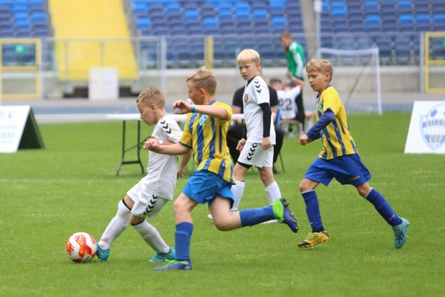 W piątek 10 czerwca w Turnieju Silesia Cup o Puchar Marszałka Chełstowskiego rywalizowali chłopcy z kategorii U-11Zobacz kolejne zdjęcia. Przesuwaj zdjęcia w prawo - naciśnij strzałkę lub przycisk NASTĘPNE