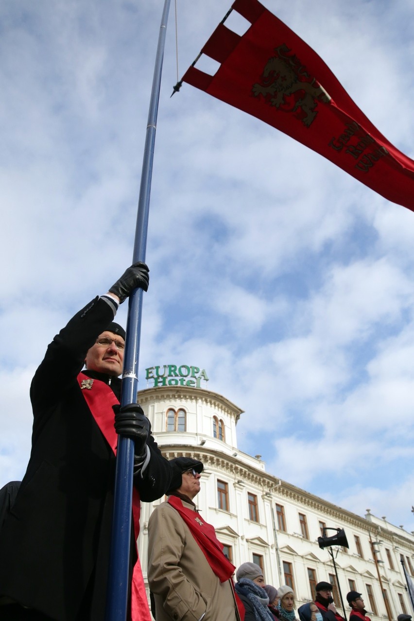 Przed kościołem oo. Kapucynów odmówili różaniec w intencji "Marszu równości". Zobacz zdjęcia