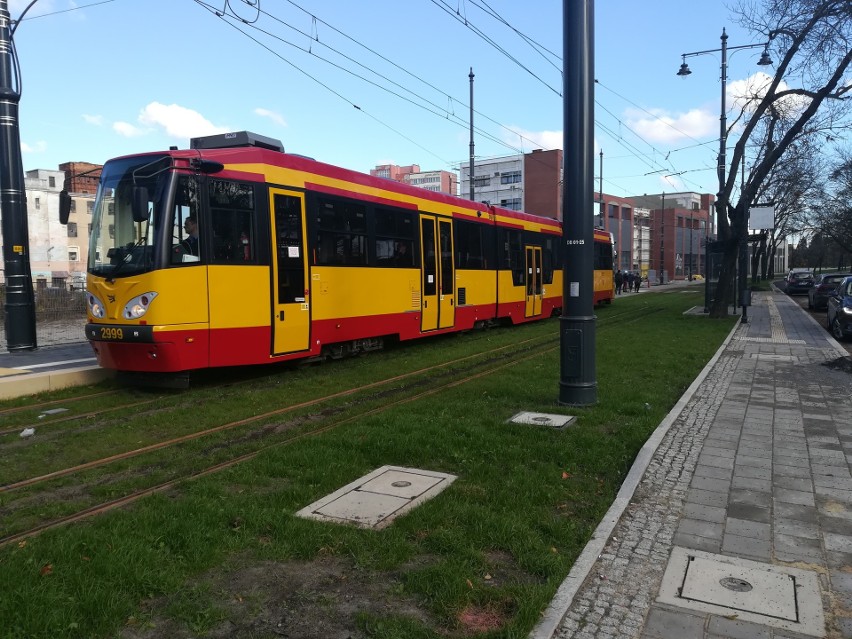 Od piątku 1 listopada tramwaj linii 2 pojedzie wyremontowaną ul. Dąbrowskiego ZDJĘCIA