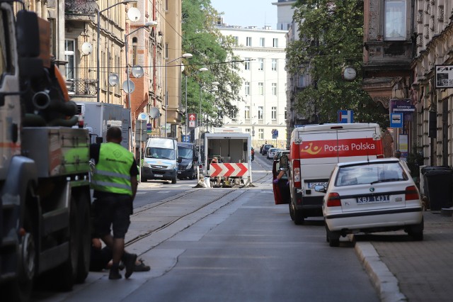 Rozpoczęły się pierwsze prace na ulicy Powstańców w Chorzowie.Zobacz kolejne zdjęcia/plansze. Przesuwaj zdjęcia w prawo - naciśnij strzałkę lub przycisk NASTĘPNE