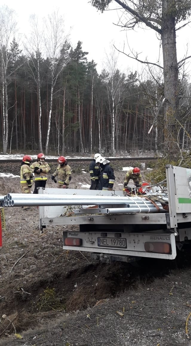 Białogrądy. Tragiczny wypadek na DK 65. Kierowca busa zginął na miejscu [ZDJĘCIA]