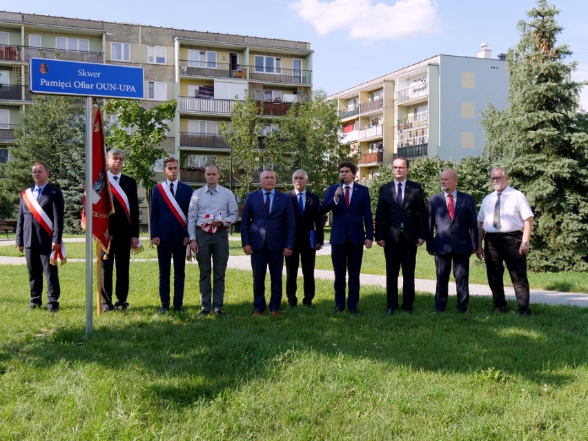 Skwer Pamięci Ofiar OUN-UPA - to nazwa terenu przy kościele pod wezwaniem świętego Floriana w Stalowej Woli