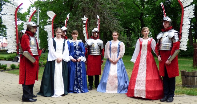 Husarze z buskiej Grupy Teatralnej Pegaz uświetnili sobotnią galę finałową Ponidziańskiego Konkursu Historycznego.