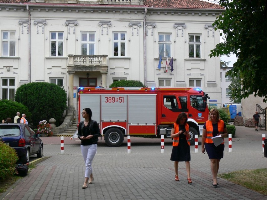 Budynki Urzędu Miasta w ogniu! Widowiskowe ćwiczenia w Tarnobrzegu (ZDJĘCIA)