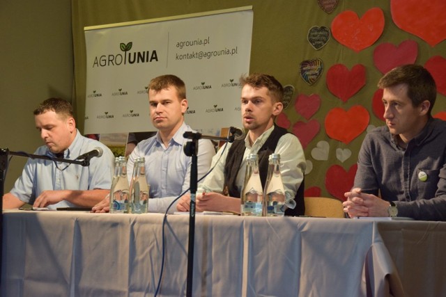 Michał Kołodziejczak na spotkaniu z Nowogrodzie Bobrzańskim jasno zaznaczył, że nie ma zamiaru w przyszłości przekształcenia ruchu Agro Unia w partię polityczną. – Chcemy być niezależni. A tylko będąc pozbawionym nacisków politycznych, czy finansowania z obcych źródeł możemy to osiągnąć.