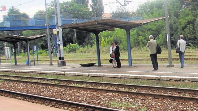 Niewielu mieszkańców jeździ teraz pociągami ze Skawiny