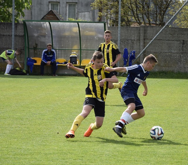 W lidze juniorów (C2) Start Miastko przegrał na własnym boisku 4:6 z Gryfem Słupsk. Bramki dla Startu strzelali: Michał Bohdan (8 minuta), Hubert Szymański (28 i 52), Hubert Kalinowski (36). Bramki dla Gryfa zdobyli: Jakub Kazior (13 i 16), Kamil Machałek (18 i 60), Maciej Gajke (33), Jakub Szałatkiewicz (59). Zapraszamy do obejrzenia zdjęć z meczu. (ang)