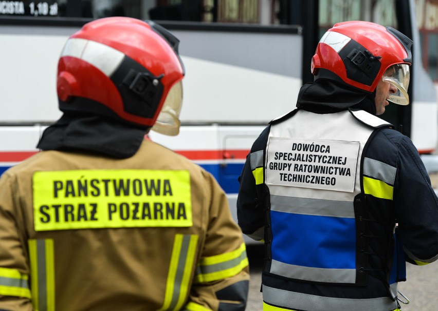 Strażacy z Przemyśla i Rzeszowa ćwiczyli akcje ratunkowe podczas wypadków drogowych [ZDJĘCIA]