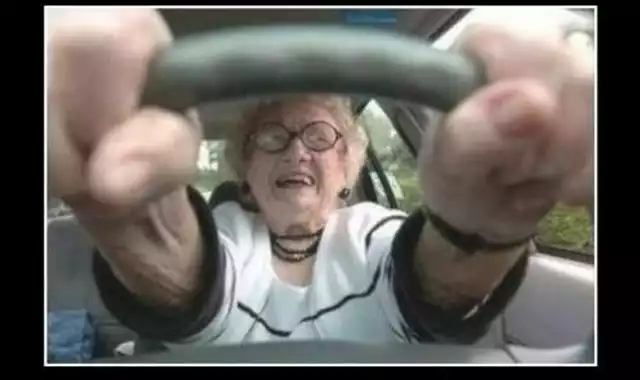 Oto najśmieszniejsze memy o kierowcach. Sprawdź wszystkie, uśmiejesz się do łez! Z czego najczęściej żartują twórcy memów? Zobacz na kolejnych slajdach >>>