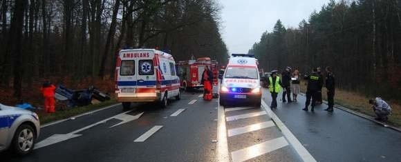 W wypadku zginęły dwie osoby. Matka z synem. Mężczyzna był policjantem z Nowogardu.