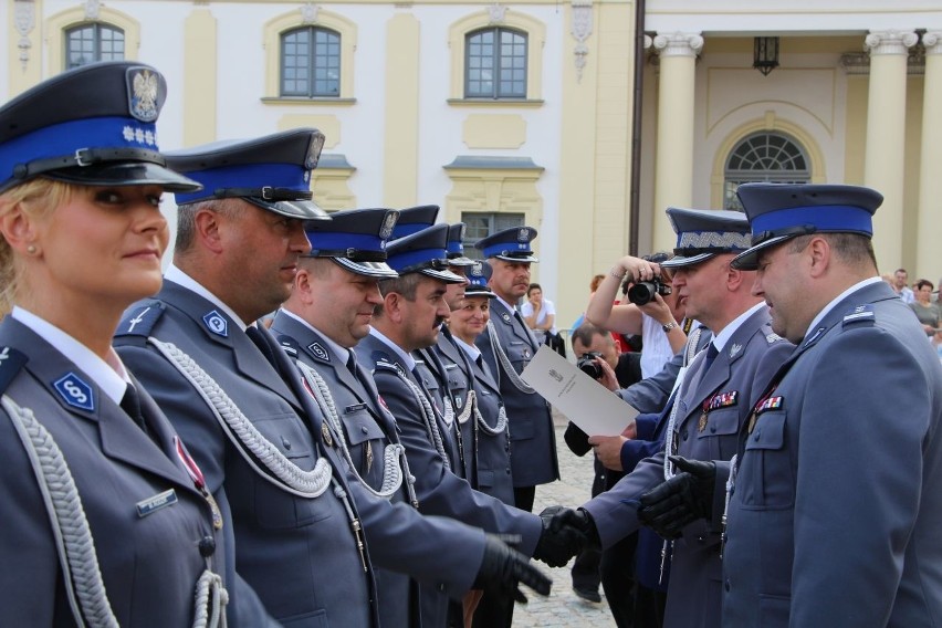 Białystok. 97 rocznica powstania policji. Były medale i awanse (zdjęcia, wideo)