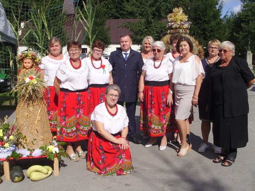 Święto Plonów w Gromadzicach w gminie Bodzechów. Radosna zabawa na zakończenie żniw (ZDJĘCIA)