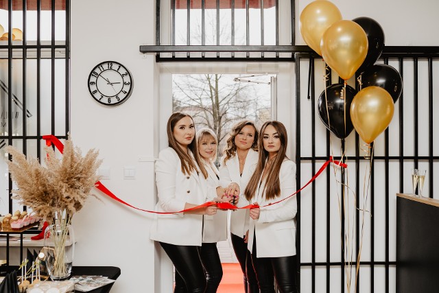Salon założyły cztery specjalistki z r&oacute;żnych dziedzin beauty: Paulina Zając, Aleksandra Płaza, Wiola Skorupska, Maja Walczak.