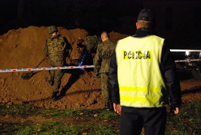 Policjanci natychmiast zabezpieczyli teren i powiadomili saperów.