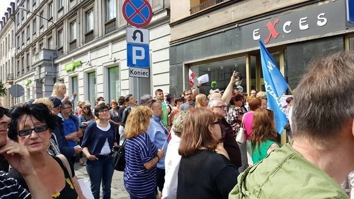 Pikieta i demonstracja przeciwko zmianom w sądownictwie...