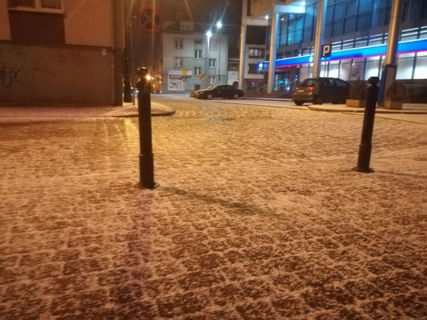 Pogoda nad morzem. Wiatr słabnie, lecz wciąż jest niebezpiecznie [KAMERKI, WIDEO, MAPY] 3.01.2019