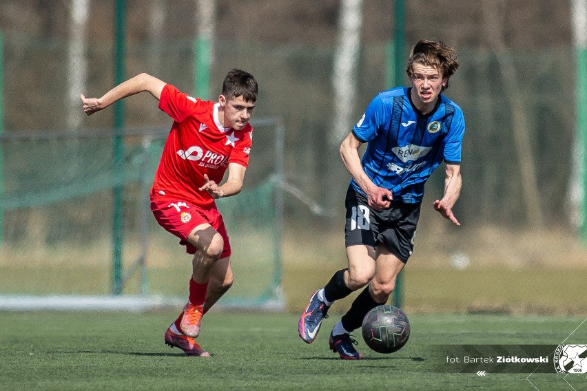 Wisła - Hutnik. Juniorzy młodsi gości lepsi od swych rówieśników w derbowym meczu CLJ U-17 w Myślenicach [ZDJĘCIA]