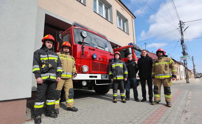 Na bezpieczeństwie nie da się oszczędzać. Strażacy z OSP dostaną nowy sprzęt [ZDJĘCIA]