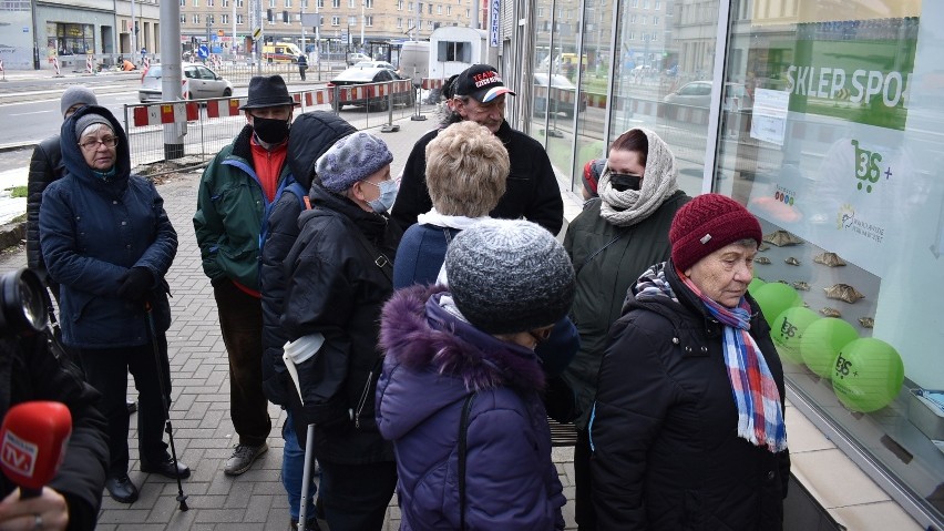 Sklep socjalny we Wrocławiu oferuje osobom potrzebującym...