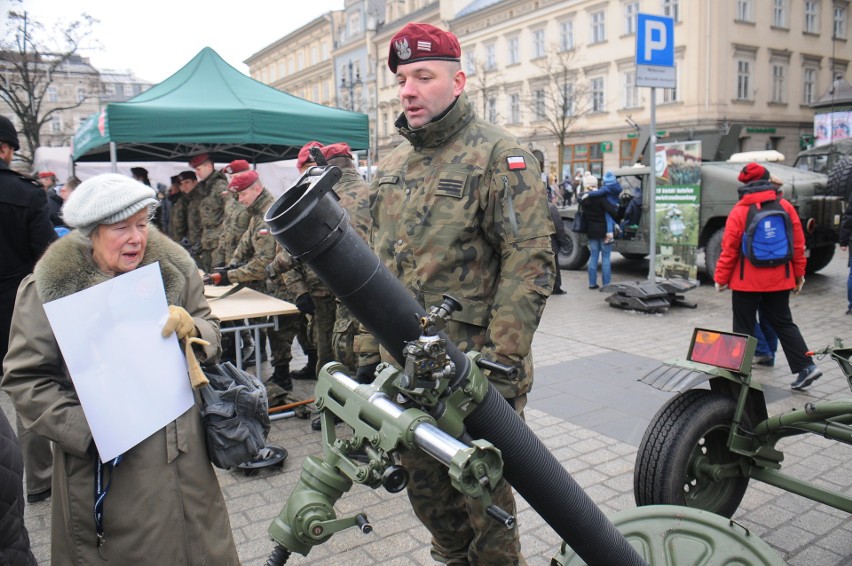 Piknik „Bezpieczna Polska” na krakowskim Rynku [NOWE ZDJĘCIA]