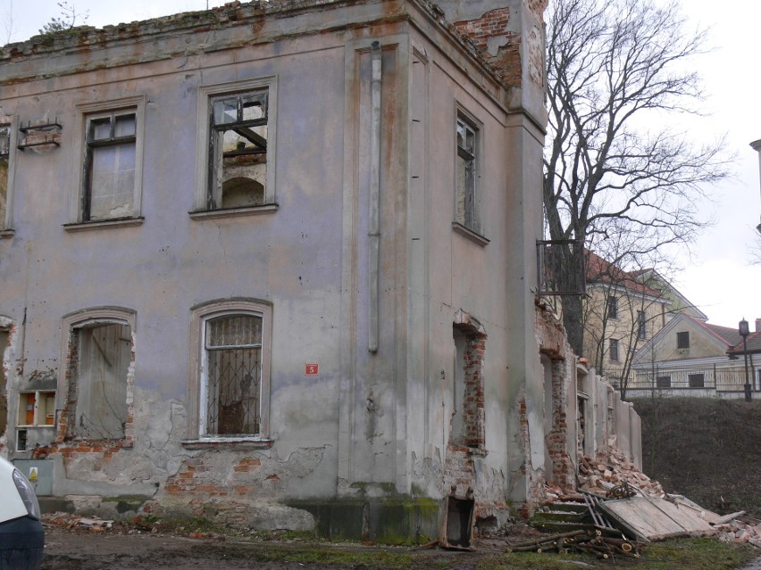 Rozbierany budynek miał w ostatnich latach swoje pięć minut,...