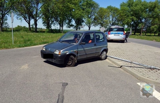 Za kierowanie samochodem w stanie nietrzeźwości grozi do 2 lat więzienia, sądowy zakaz prowadzenia pojazdów na terenie Polski oraz minimalnie 5 tysięcy złotych grzywny.