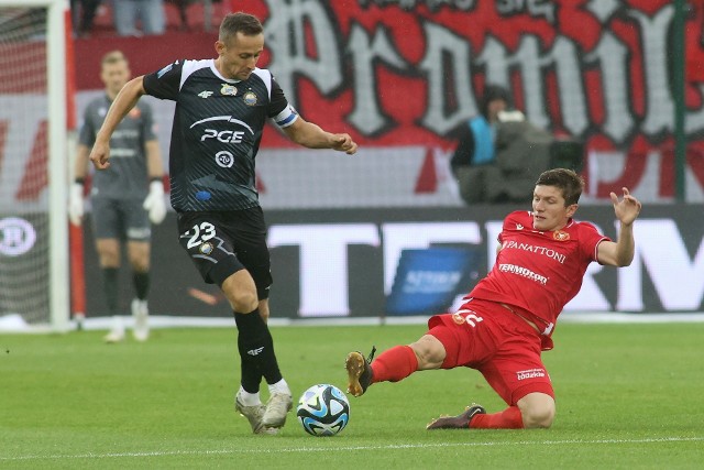 W meczu ligowym górą był Widzew Łódź, który wygrał przed własną publicznością 1:0.