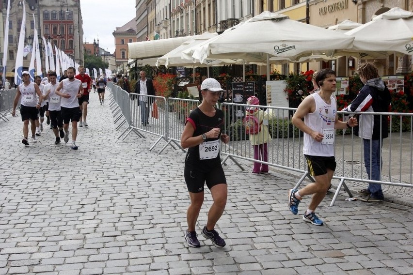 Maraton Wrocław - ZDJĘCIA - zawodnicy z numerami 3801 - 4000