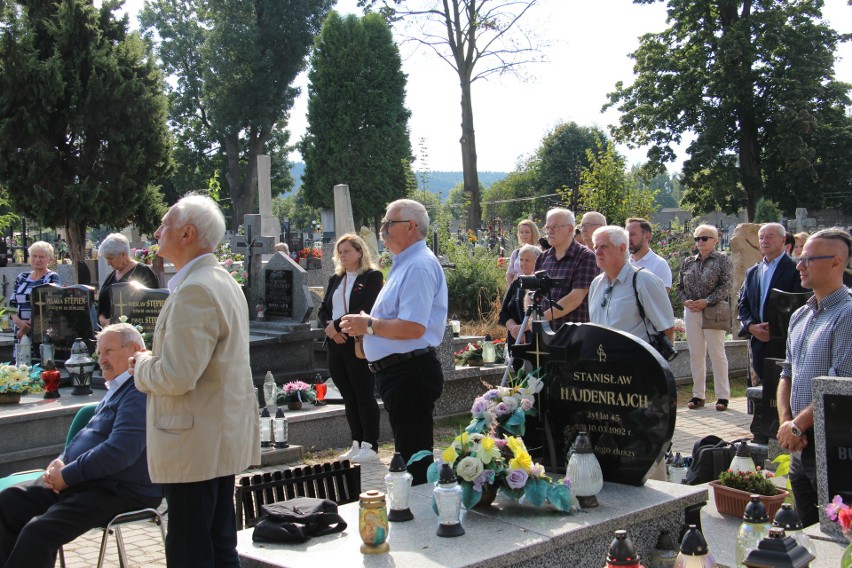 Na cmentarzu w Bodzentynie odsłonięto tablicę upamiętniającą powstańca styczniowego Jana Kozieła. Zobacz zdjęcia