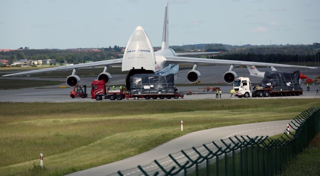 Antonow-124 Rusłan, największy, produkowany seryjnie samolot transportowy na świecie