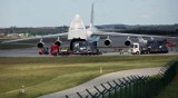 Największy produkowany seryjnie samolot transportowy na świecie wylądował w Gdańsku [ZDJĘCIA]