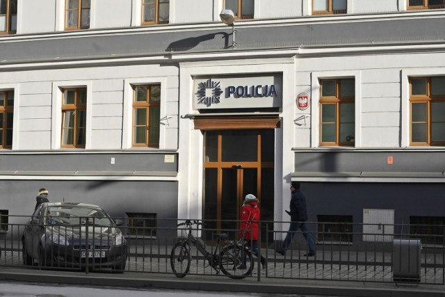 Komisariat fuszerka? Policja płaciła za prace, których nie zrobiono, i za lampy, których nie ma? Rozstrzygnie to sąd