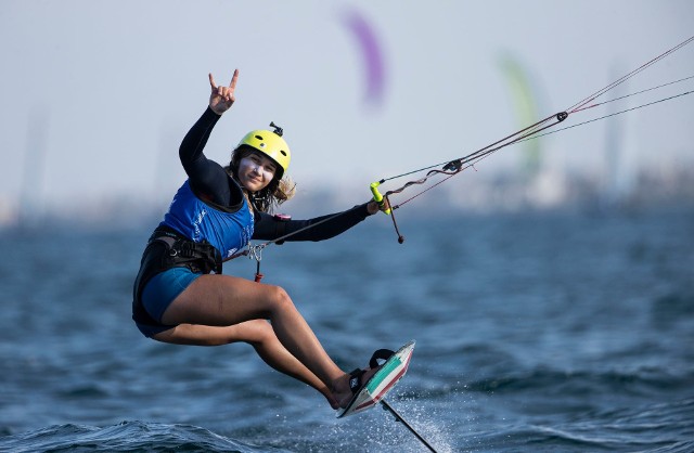 Julia Damasiewicz to dziewczyna zdobywająca medale wielkich imprez zawsze z deską i latawcem, kochająca kitesurfing i opowiadająca o nim z wielką pasją