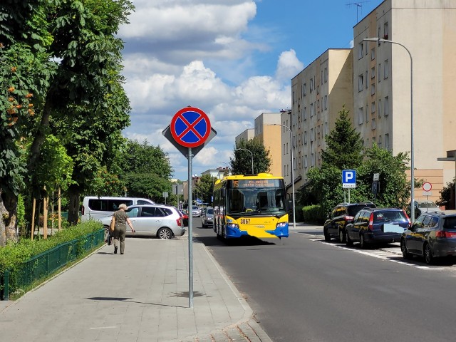 Linia nr 15 jeździ teraz objazdem przez ul. Kotarbińskiego i Bora-Komorowskiego z powodu przebudowy Norwida