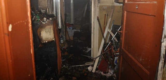 Pożar w mieszkaniu spowodował ogromne straty.