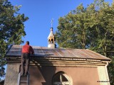 Rewitalizacja ponad 100-letniej kapliczki w Wiązownicy Małej. Obiekt odzyskuje dawny blask 