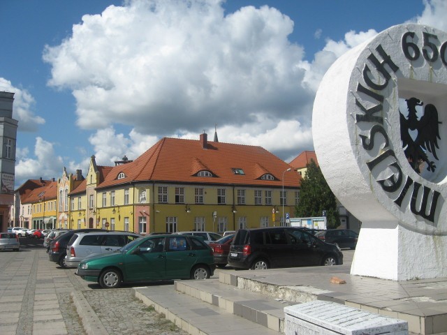 Plac Wileński w Drezdenku to centralny punkt miasta, odbywają się tu ważne wydarzenia, spotkania, uroczystości.