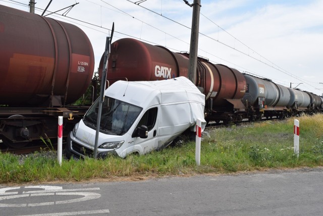 W poniedziałek, 5 lipca doszło do wypadku na przejeździe kolejowym w Gnieźnie. W jego wyniku jedna osoba została poszkodowana.