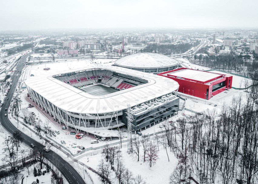 Zobacz, jak w zimowej scenerii wygląda stadion ŁKS. Robi wrażenie. Najnowsze ZDJĘCIA