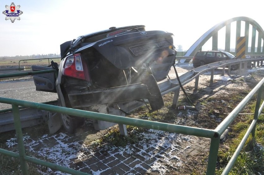 Tragiczny wypadek na moście w Hrubieszowie. Jedna osoba nie żyje. Jedna przebywa w szpitalu