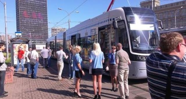 Rosja pomoże Pesie odzyskać 250 mln zł za tramwaje dla MoskwyTramwaj Fokstrot na torach Moskwy