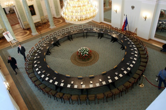 Historyczny "Okrągły Stół" jest eksponowany w Pałacu Prezydenckim w Warszawie.