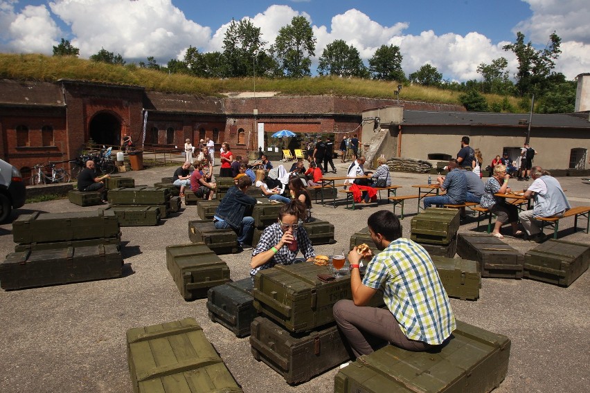 Poznański Trawnik Piwny: Fani złotego trunku opanowali Fort...