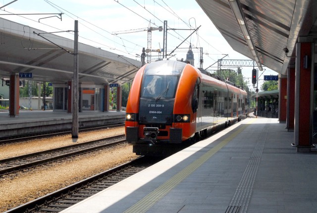 Mały sukces krakowskiej kolei aglomeracyjnej. Kiedy będą kolejne połączenia?Trasa Kraków-Wieliczka to zaczątek szybkiej kolei aglomeracyjnej. Docelowo SKA ma też jeździć do Balic, Tarnowa, Trzebini, Miechowa