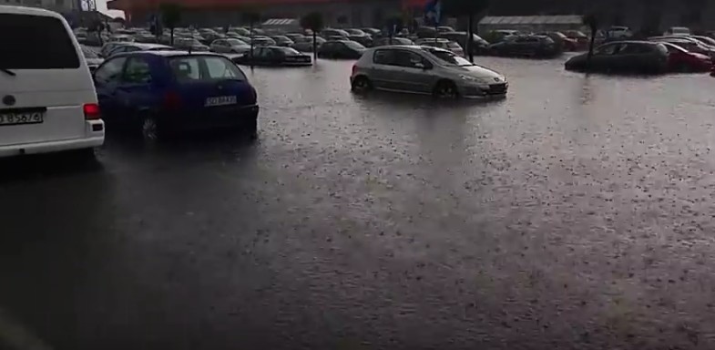 Na parkingu przed centrum handlowym M1 w Czeladzi powstało...