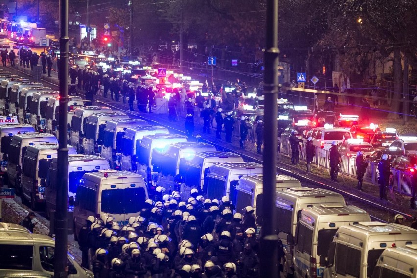 - Wszędzie na świecie bronią ludzi przed wirusem, tylko u...