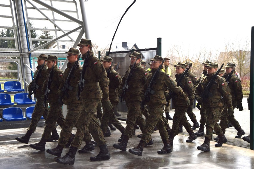 Przysięga wojskowa terytorialsów w Ostrowi Mazowieckiej. W szeregi 5. MBOT wstąpiło 39 żołnierzy 1.04.2023. Zdjęcia